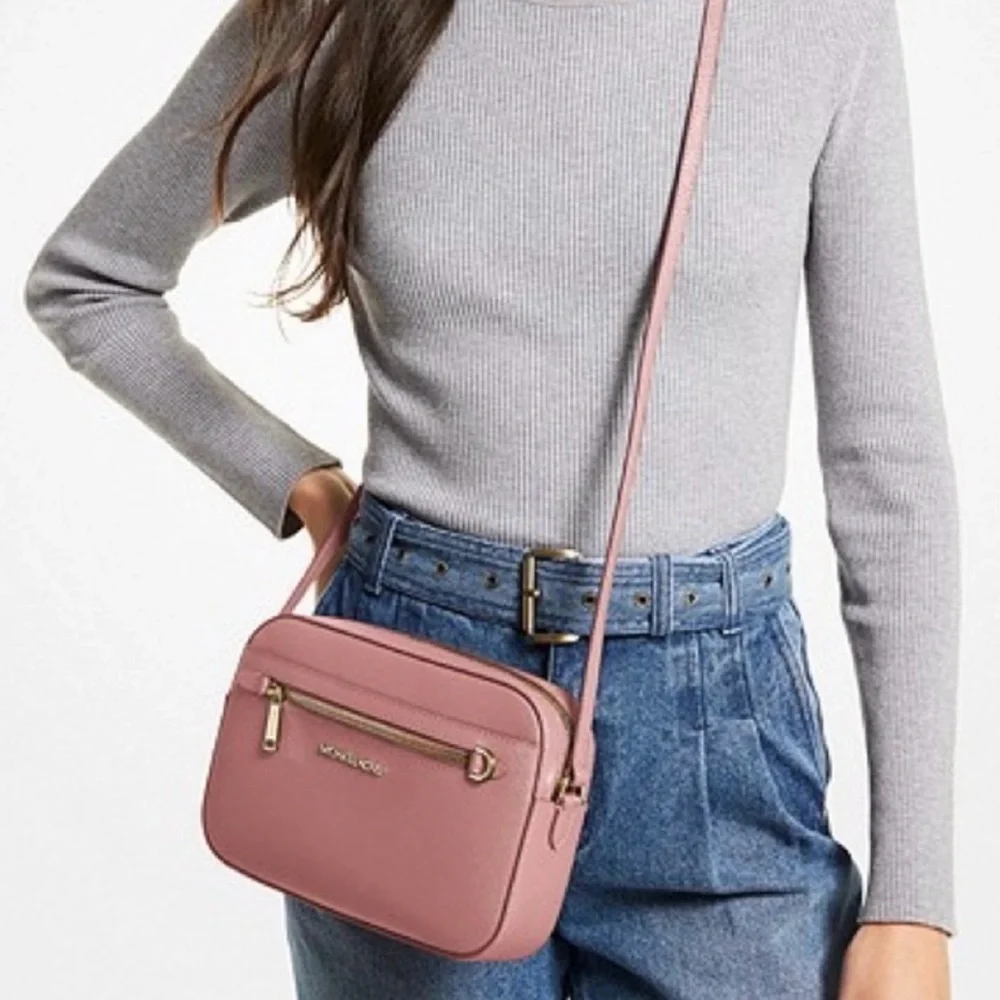 Michael Kors color “powder